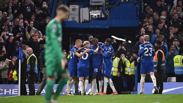 Chelsea i afrohet Evropës duke ia zbehur Tottenhamit gjasat për top katërshe