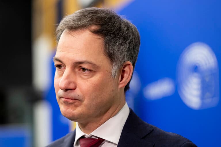 Kryeministri belg del kundër propozimit për burgje në Kosovë: Ide e çmendur