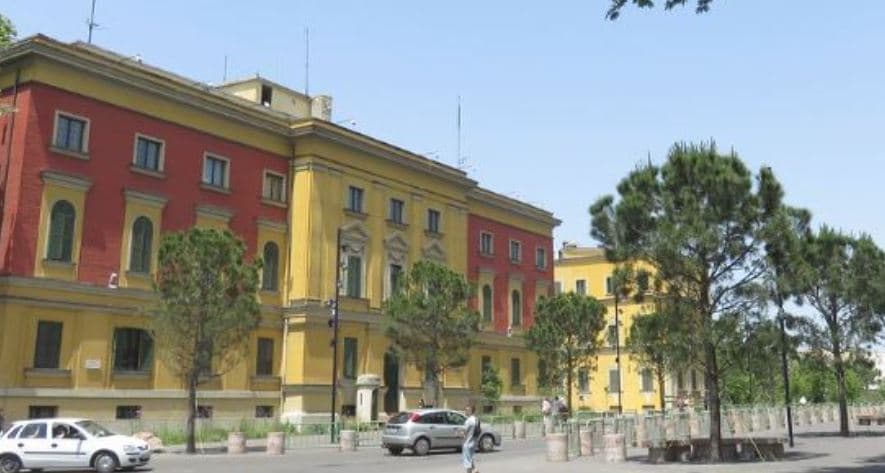 1 Qershori, dita pa makina në Tiranë