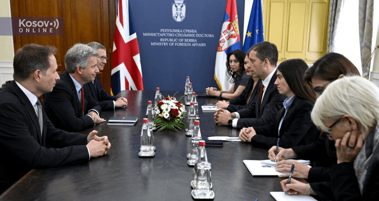 Gjuriq bisedon me ambasdorin britanik në Beograd, trillon se në Kosovë po kërcënohen të drejtat e serbëve