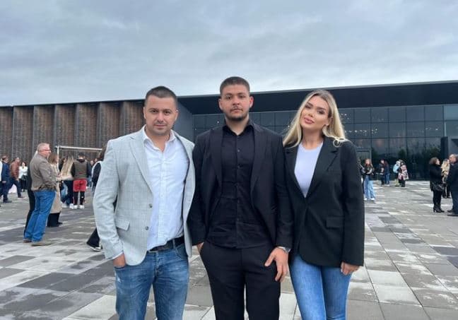 Matura e djalit të Gencit, e shoqëron edhe Eni