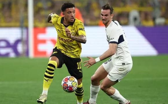Sancho e bën mbrojtjen e PSG-së djathë zviceran, i driblon mbi 11 herë
