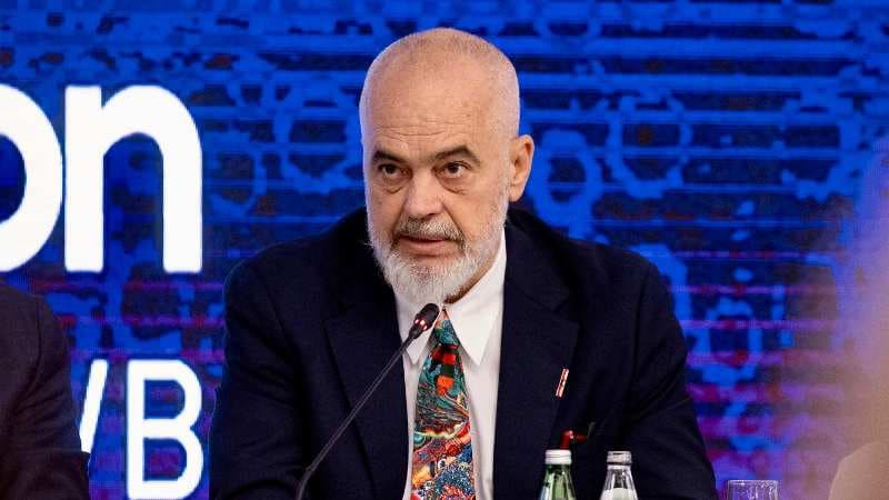 Edi Rama publikon fotografi nga Samiti në Kotorr