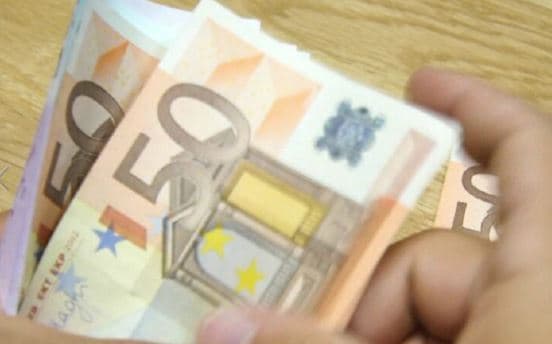 Euro këtë fundjavë e gjen veten të “brishtë” në Shqipëri