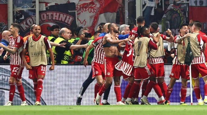 Olympiacos shkruan historinë, bëhet skuadra e parë greke që fiton një trofe evropian