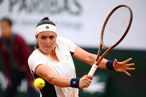 Jabeuri triumfon ndaj Osorios në French Open