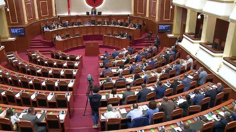 Shqipëri: Avokati i Popullit, 2 vjet pa mandat, 84 votat në parlament mbajnë peng emrin e ri