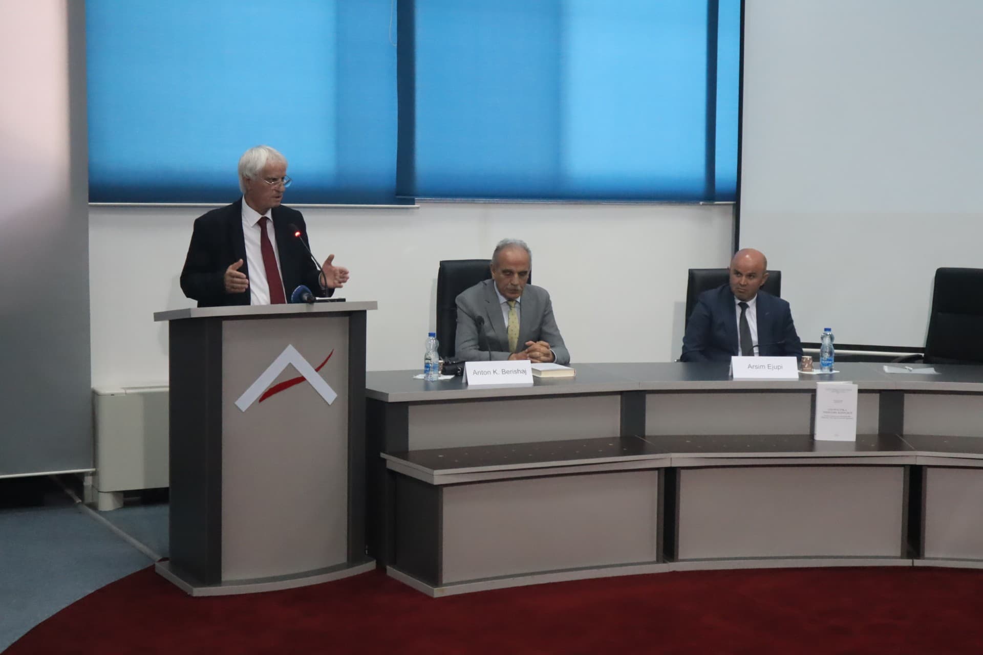 Promovohet në AShAK botimi “Gjeopolitika, territori, konflikti” i autorëve Hivzi Islami dhe Arsim Ejupi