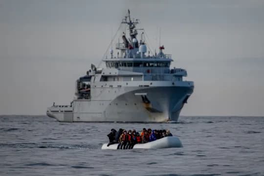 Më shumë se 10 mijë emigrantë mbërritën në Mbretërinë e Bashkuar këtë vit, pasi kaluan Kanalin Anglez