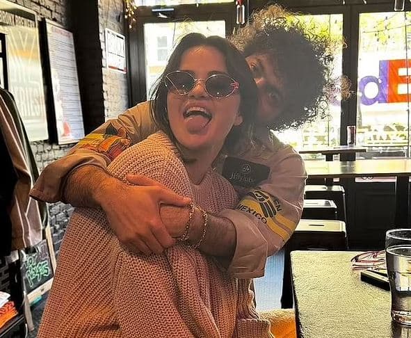Selena dhe Benny 'lazdrohen' pak