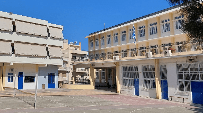 Alarmi i rremë për bomba alarmon nxënësit në 35 shkolla greke