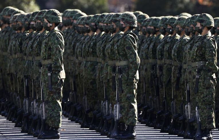 Ushtria japoneze ka nevojë për më shumë gra, disa nga to ankohen se po ngacmohen seksualisht