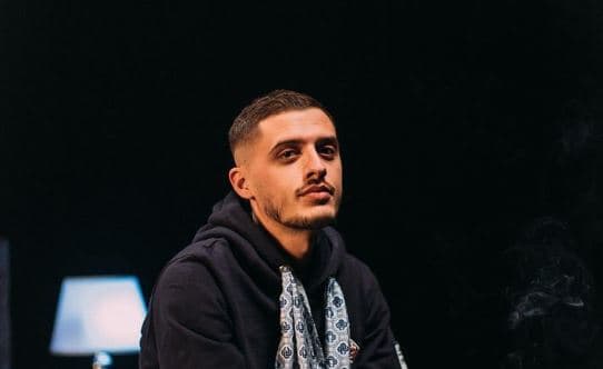 Bardhi publikon këngën "Ajo"