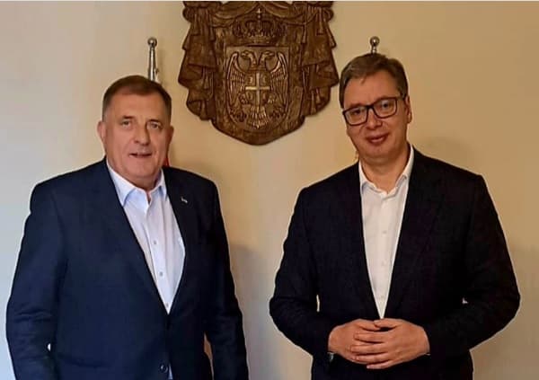 Vuçiqi takon Dodikun, flasin për “asamblenë e madhe serbe”