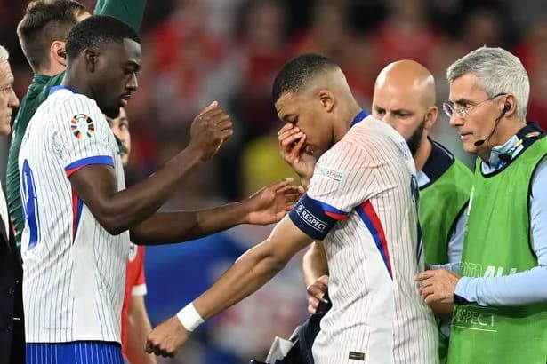 Kylian Mbappe pasi theu hundën: A keni ndonjë ide për maskë?