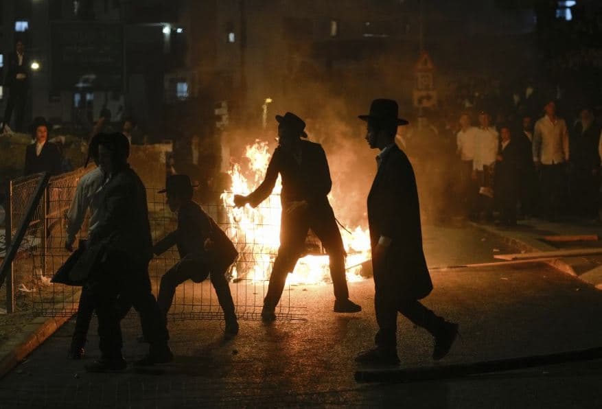 Çifutët ultra-ortodoksë s'pajtohen me shërbimin ushtarak, përleshën me policinë gjatë protestës