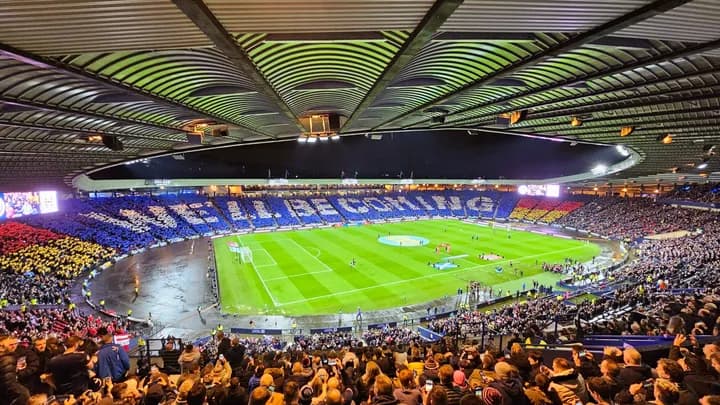 "Euro 2024": Tifozët do të ndëshkohen me 5 mijë euro në rast se veshin fanella fallco