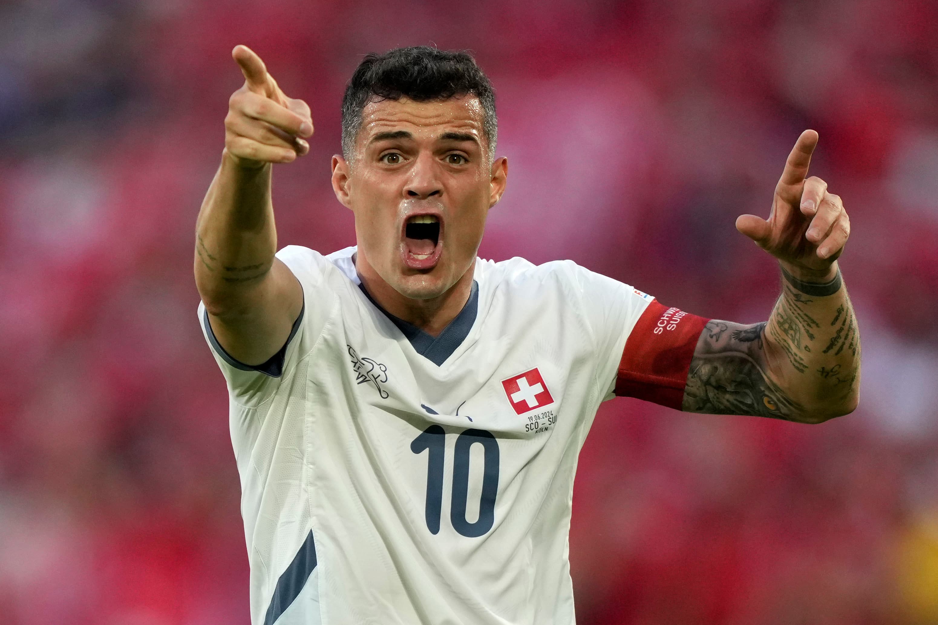 Angli-Zvicër, dalin formacionet zyrtare – Xhaka nga fillimi