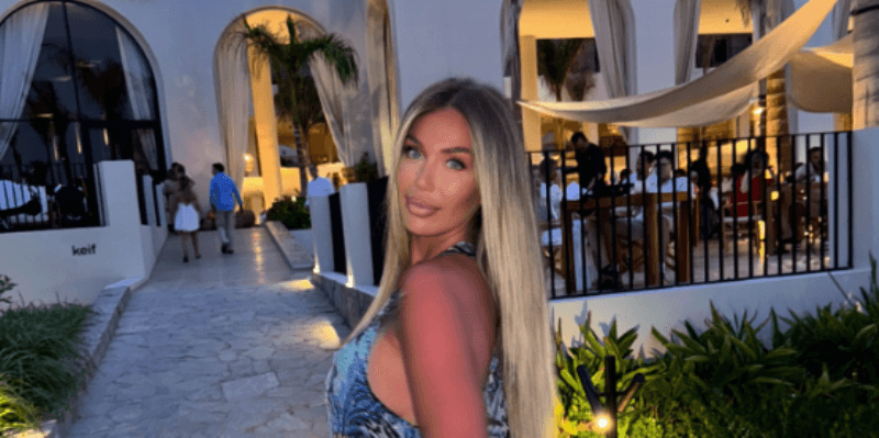 Adelina Tahiri publikon fotografi nga pushimet