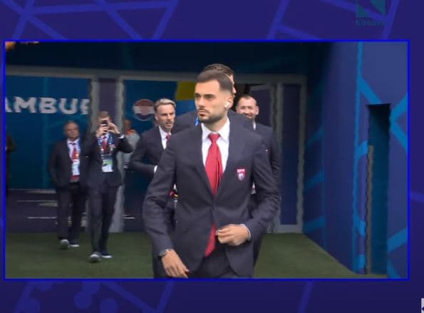 Kuqezinjtë arrijnë në stadium për ndeshjen me Kroacinë