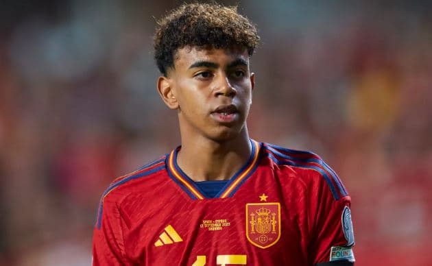 EURO 2024, adoleshenti Yamal i merr detyrat e shtëpisë me vete në Gjermani