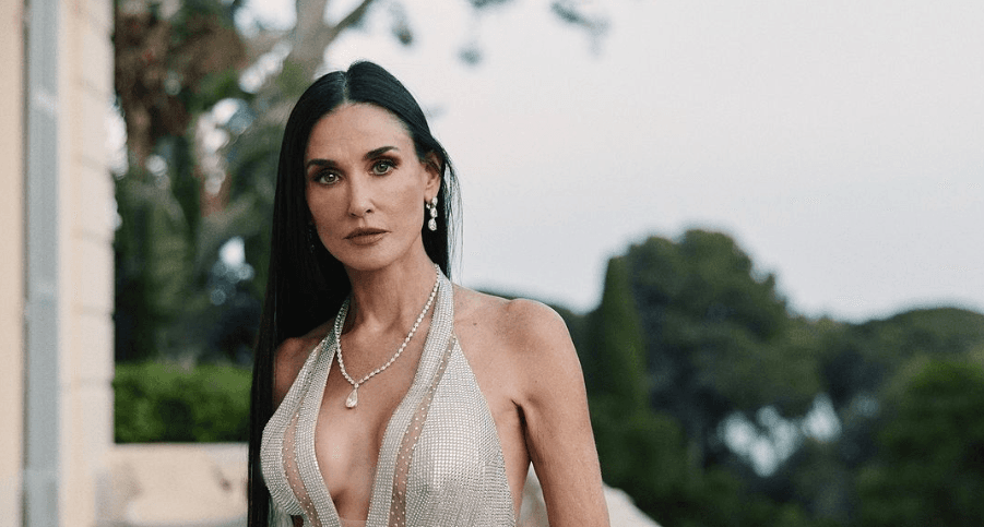 Demi Moore në lidhje dashurie me këngëtarin 27 vjet më të ri?