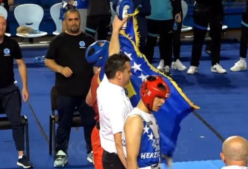 Fatlind Ejupi fiton medaljen e artë në Kampionatin Ballkanik të Kick-Boksit
