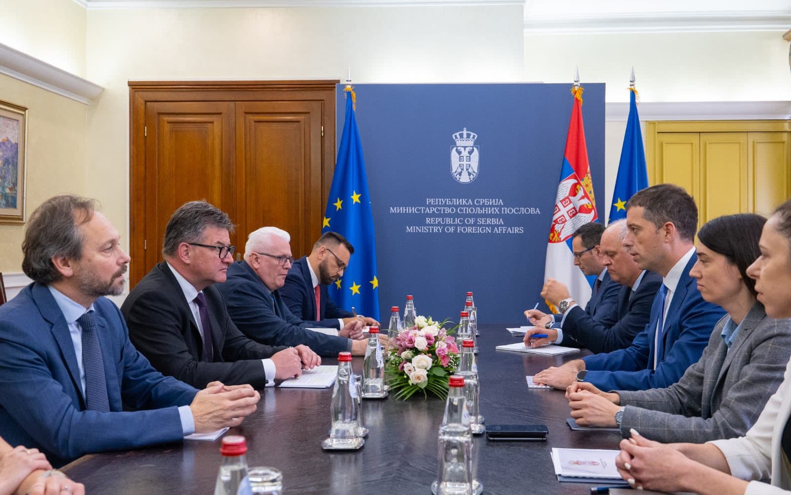Lajçak thotë se me Gjuriqin diskutoi për dialogun Kosovë-Serbi