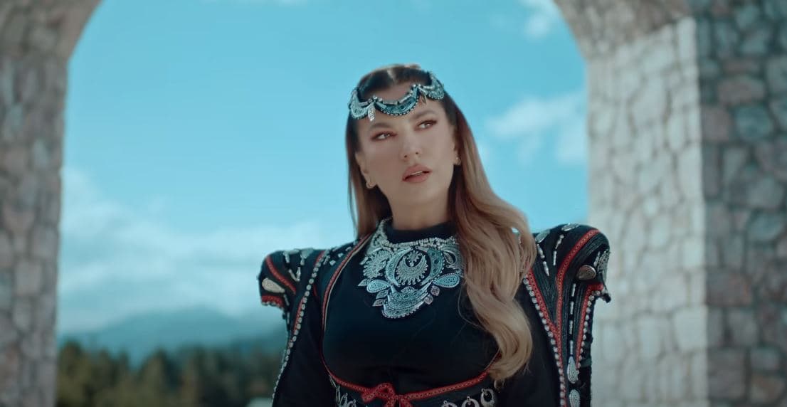 Leonora Jakupi vjen me këngën “Jam Drenicë, jam Dukagjin”