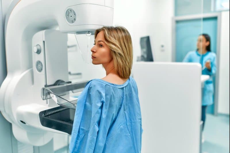 Kombinimi i Inteligjencës Artificiale me mamografi mund të përmirësojë zbulimin e kancerit të gjirit