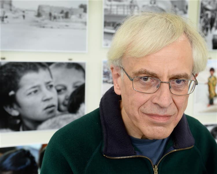25 vjet nga çlirimi: Fotografi skocez sjell në Kosovë ekspozitën me fotografi të pasluftës në Kosovë
