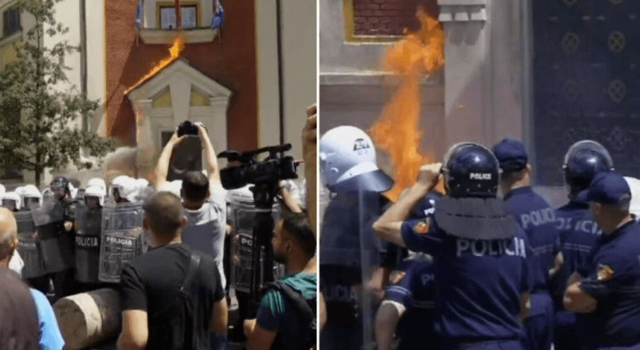 Molotov e fishekzjarre në drejtim të Bashkisë së Tiranës, digjen edhe gomat