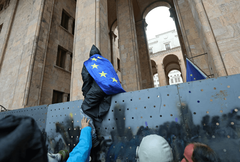 Në një botë të zemëruar plot tensione, BE-ja duhet të pranojë vende si Gjeorgjia dhe Kosova