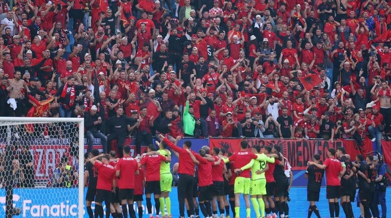 Kombëtarja e Shqipërisë mbërrin në Rinas në ora 15:00