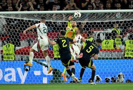 Futbollisti i Hungarisë pëson lëndim të rëndë pas përplasjes
