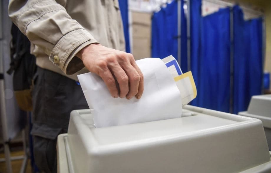 Hapen vendvotimet në 20 vende të BE-së ndërsa votimi për PE hyn në ditën e fundit