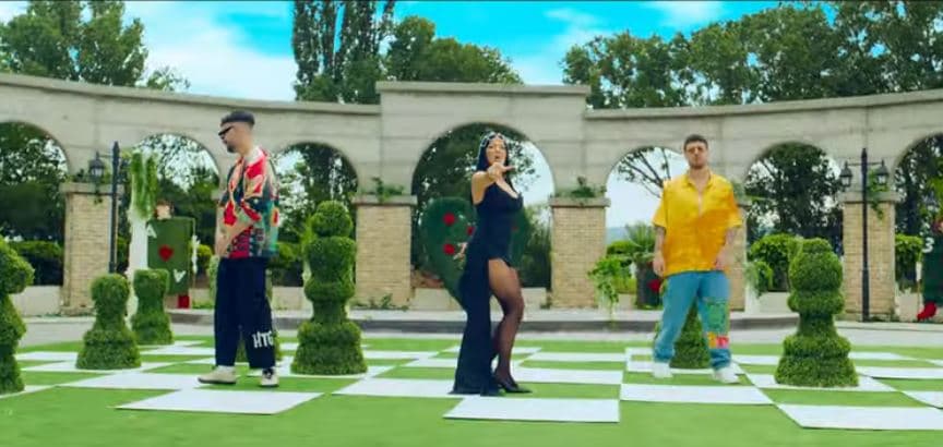 "Çka i bone" thotë YA NINA në këngën e re me Dj Geek dhe Ledrin (VIDEO)