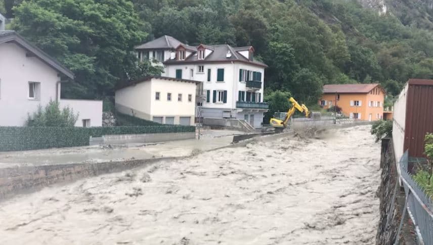 Një person është gjetur i vdekur pas përmbytjeve në Zvicër
