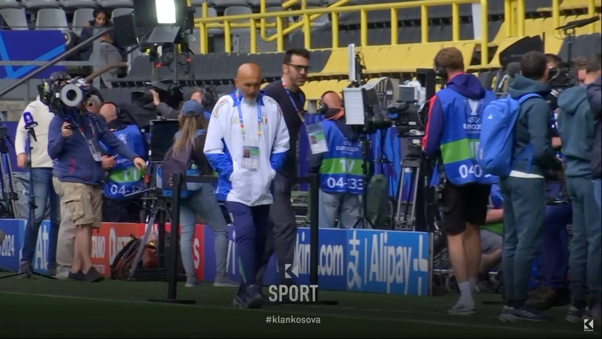 Pamje të Spallettit dhe Buffonit, një ditë para ndeshjes në Signal Iduna Park