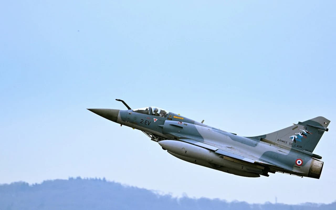 Franca do t’i shesë Ukrainës avionë luftarakë, të ngjashëm u përdorën kundër Serbisë më 1999