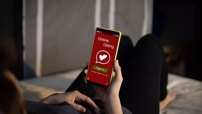 Bie niveli i lindjeve në Tokyo, Bashkia gjenë zgjidhje me një "dating app"