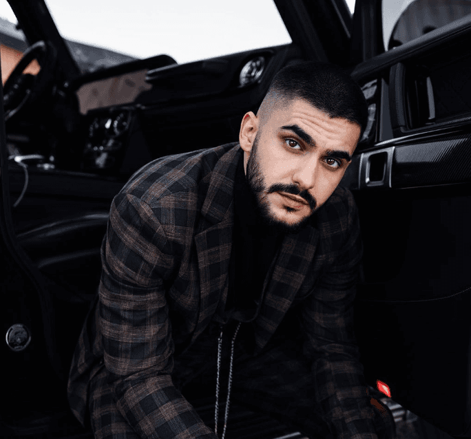 Butrint Imeri feston sot ditëlindjen e 28-të