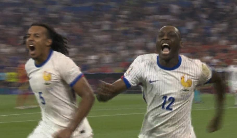 Kolo Muani çon në këmbë stadiumin, Franca në epërsi (VIDEO)
