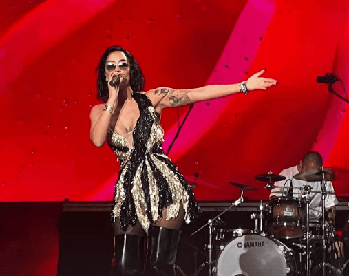 Dafina Zeqiri “çmendi” audiencën në “Sunny Hill Festival” (VIDEO)