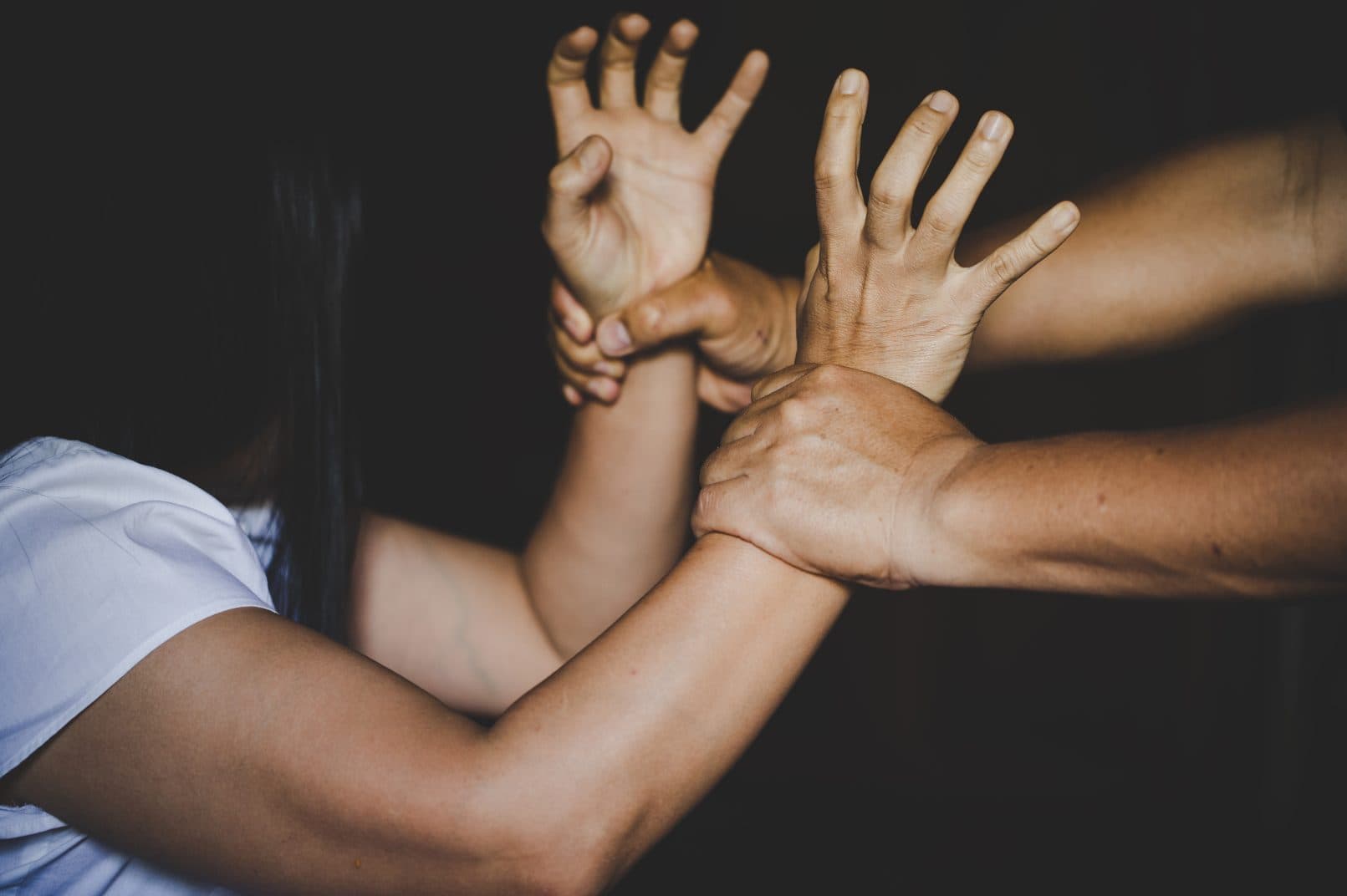 Rrahje e kërcënime në familje, tri raste dhune të raportuara në Gjakovë e Malishevë