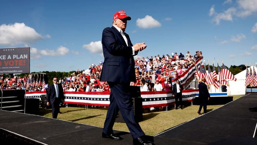 "Duhet të vazhdojë fushatën e tij, dhe ta bëjë Kinën të madhe sërish": Trumpi ironizon me Bidenin