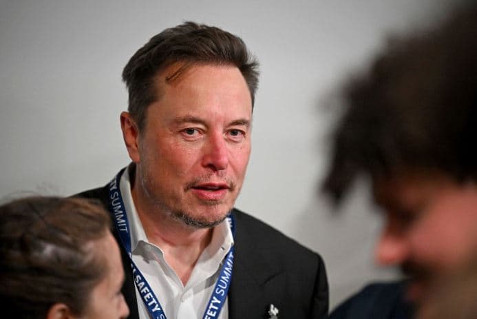 Musk kundërpërgjigjet pasi nuk u ftua në samitin e Mbretërisë së Bashkuar