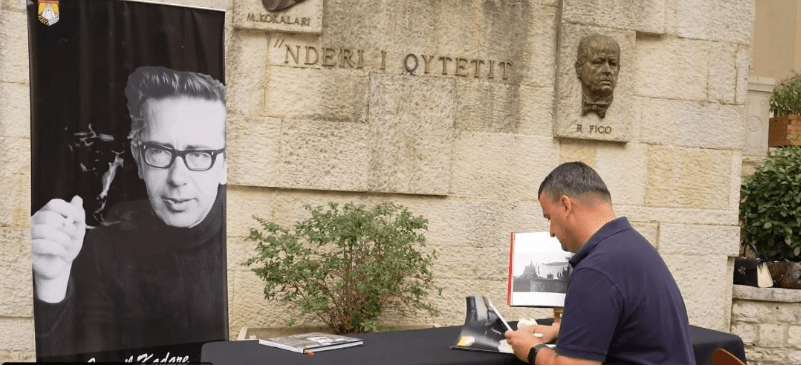 Gjirokastra vajton për Kadarenë, shtëpia ku lindi do t’i bëjë monument