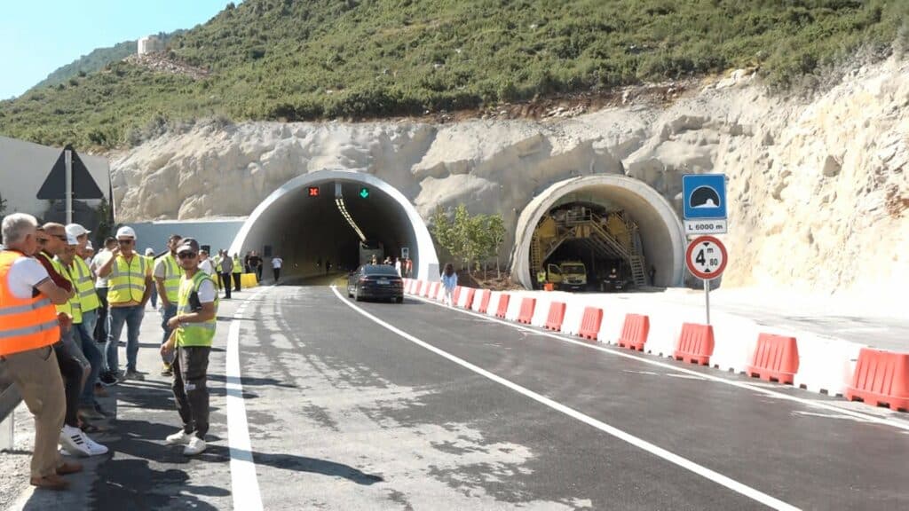 Hapet tuneli i Llogarasë