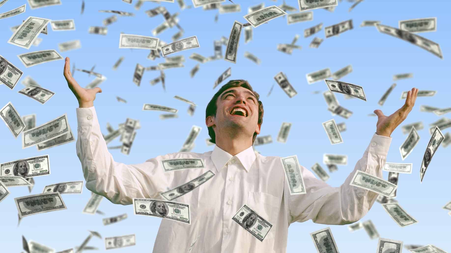 Ndalon për benzinë, fiton 4 milionë dollarë në lotari